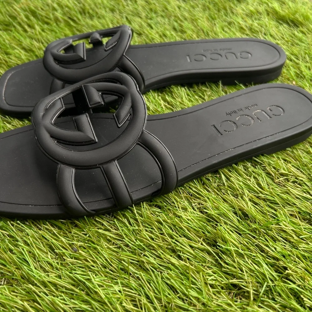 Gucci Interlocking G slide Sandal - Picture 2 of 6